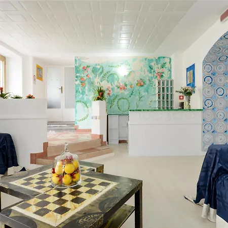 San Francesco E Il Lupo فندق