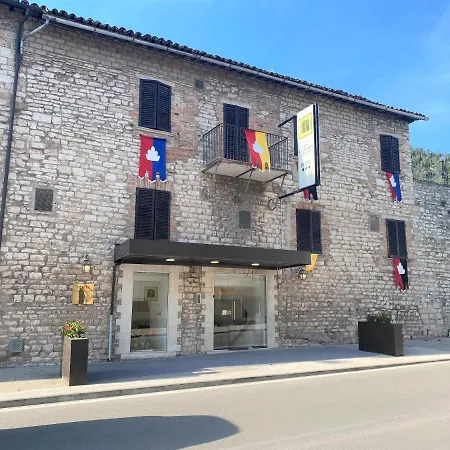 San Francesco E Il Lupo Hotel 3*